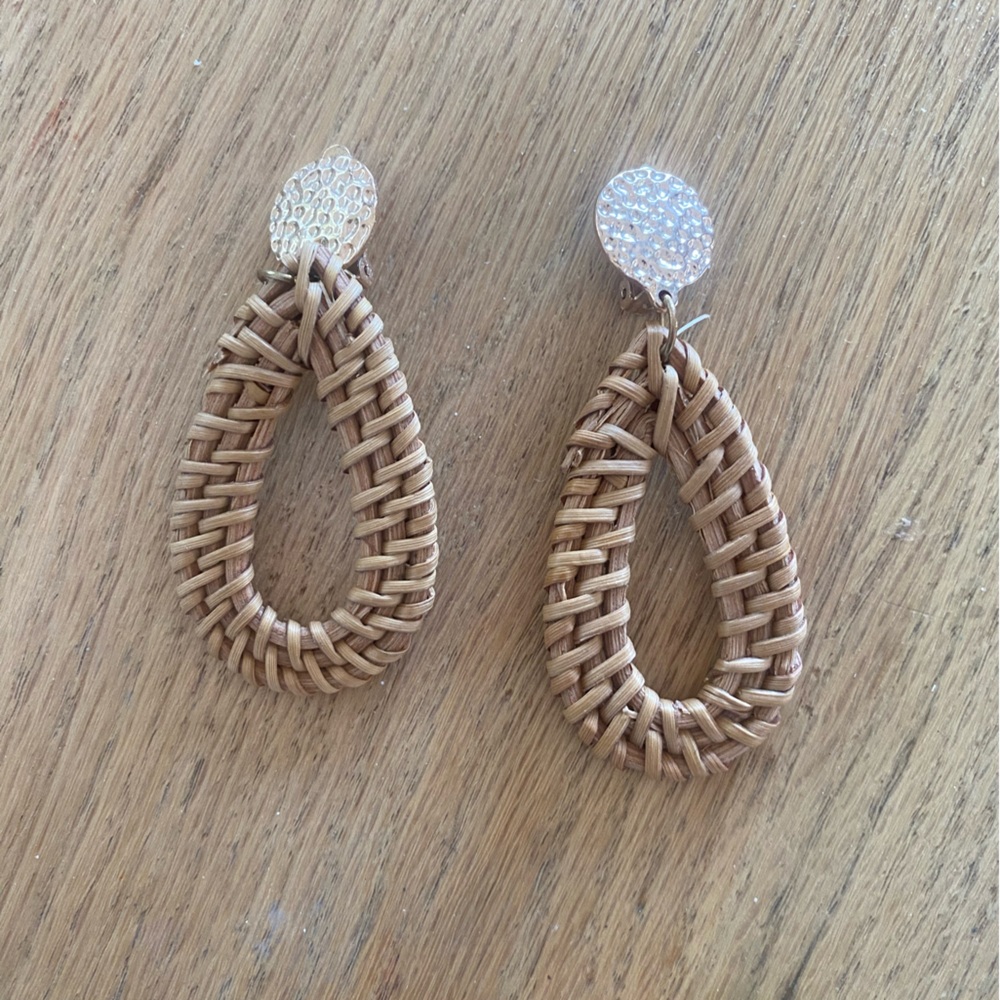 Elegant Woven Teardrop Clip on Earrings Preloved‎